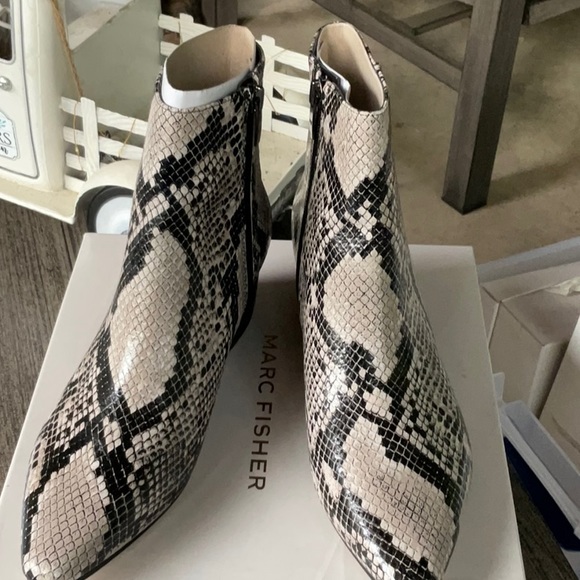 Marc Fisher Tammea2 leather ankle booties - Picture 1 of 5